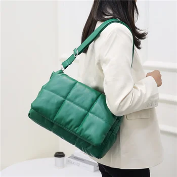Модерна дамска чанта през рамо с мека възглавница, дизайнерски обемни памучни чанти на рамо, луксозен зимен портфейл от изкуствена кожа, ватиран кръгъл портфейл