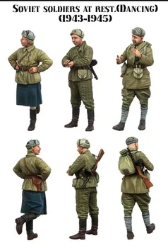 Съветските войници от Втората световна война в мащаб 1/35 празнуват 3 човека, миниатюри на Втората световна война, набор от модели от смола, статуетка Безплатна доставка